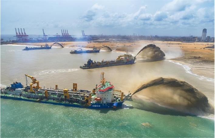 Qunfeng successfully delivered the production line to Sri Lanka, contributing to the construction of the capital port.