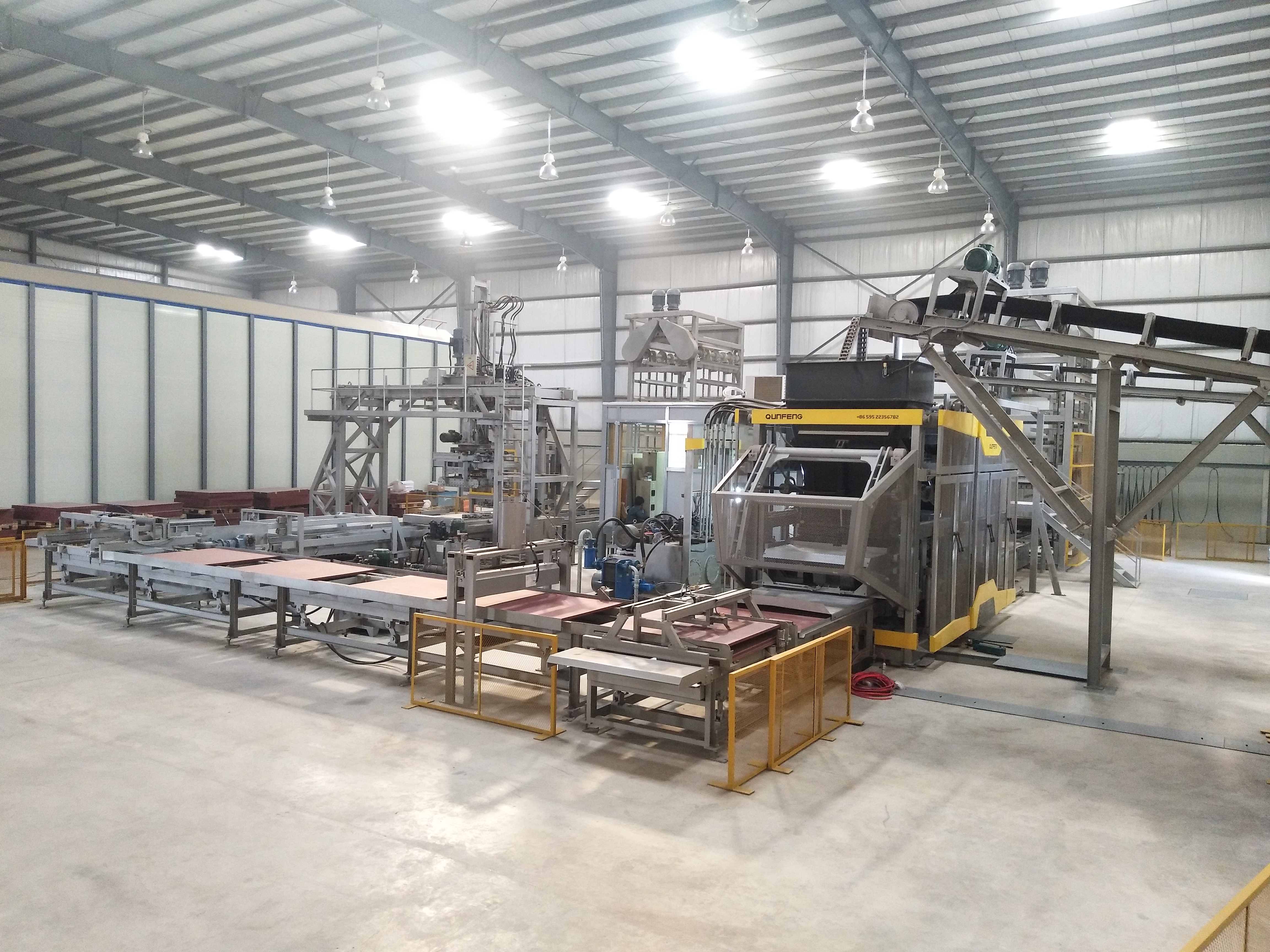 Qunfeng Machinery’s QS2000 fully automated concrete products production line has been recognized by Pakistani customers. Qunfeng Machinery’s QS2000 fully automated concrete products production line has been recognized by Pakistani customers.