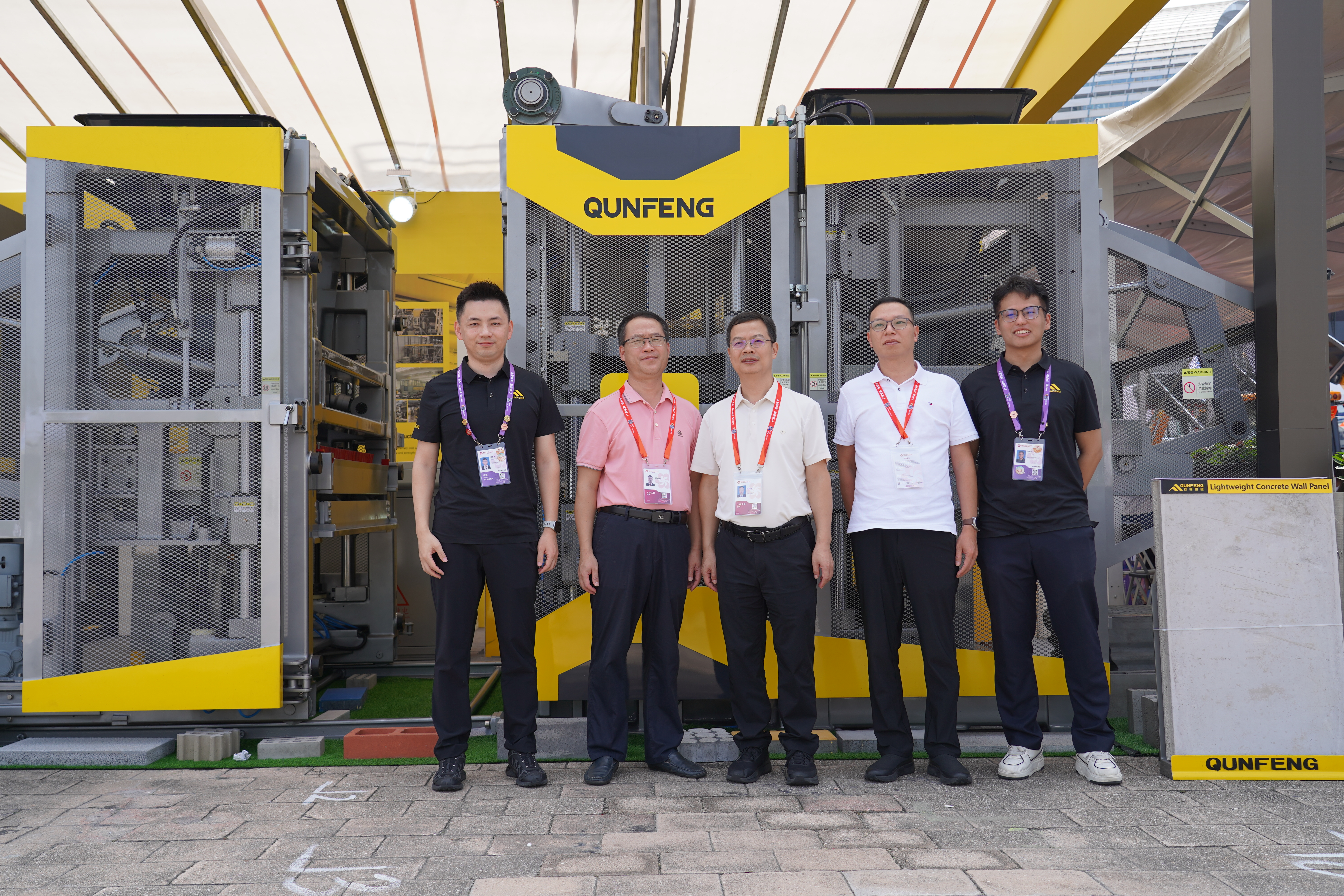 As an officially recognized “specialized, refined, unique, and innovative” (SRUI) “little giant” enterprise and an industry leader, Qunfeng Machinery’s exhibition booth has received support from government authorities. As an officially recognized “specialized, refined, unique, and innovative” (SRUI) “little giant” enterprise and an industry leader, Qunfeng Machinery’s exhibition booth has received support from government authorities.