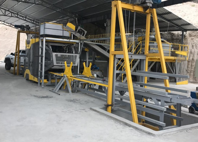 Qunfeng Machinery’s production line, specially customized for Guatemalan volcanic ash raw materials, has become a reference application case throughout South America. Qunfeng Machinery’s production line, specially customized for Guatemalan volcanic ash raw materials, has become a reference application case throughout South America.