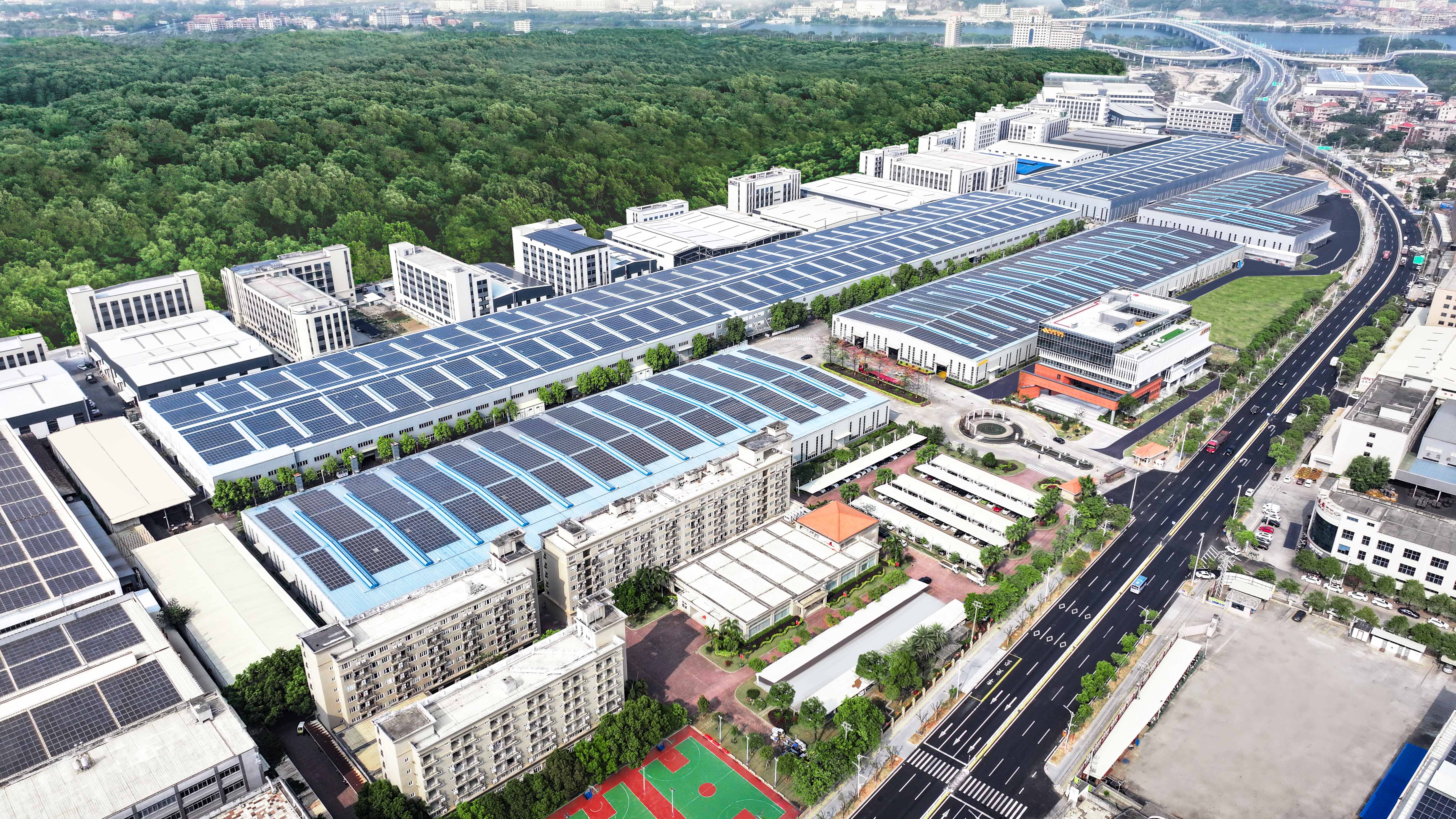 Qunfeng Machinery’s 215,000㎡ digital production base and 33,000㎡ brand headquarters are the largest in the industry. Qunfeng Machinery’s 215,000㎡ digital production base and 33,000㎡ brand headquarters are the largest in the industry.