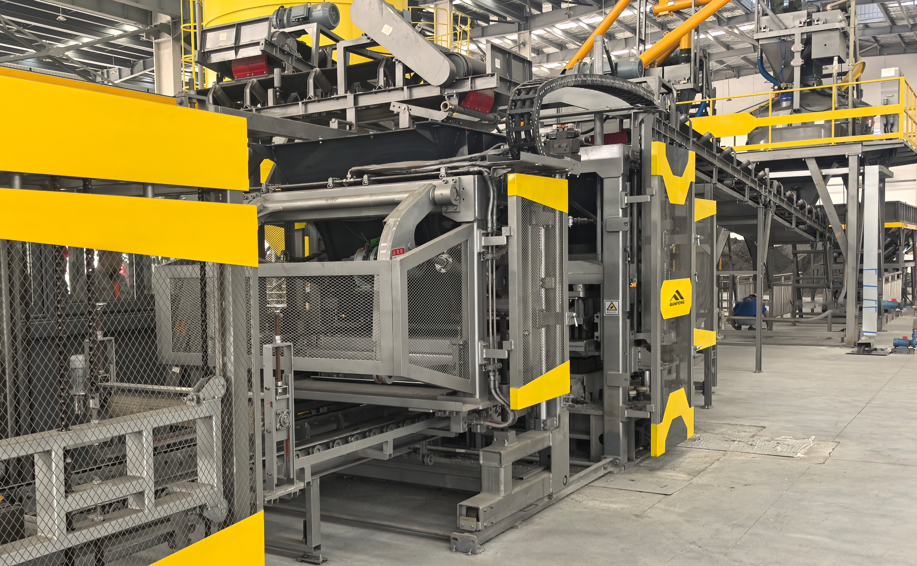 QS Series Fully Automatic Concrete Product Molding Machine Suitable for High-Latitude Cold Climates QS Series Fully Automatic Concrete Product Molding Machine Suitable for High-Latitude Cold Climates