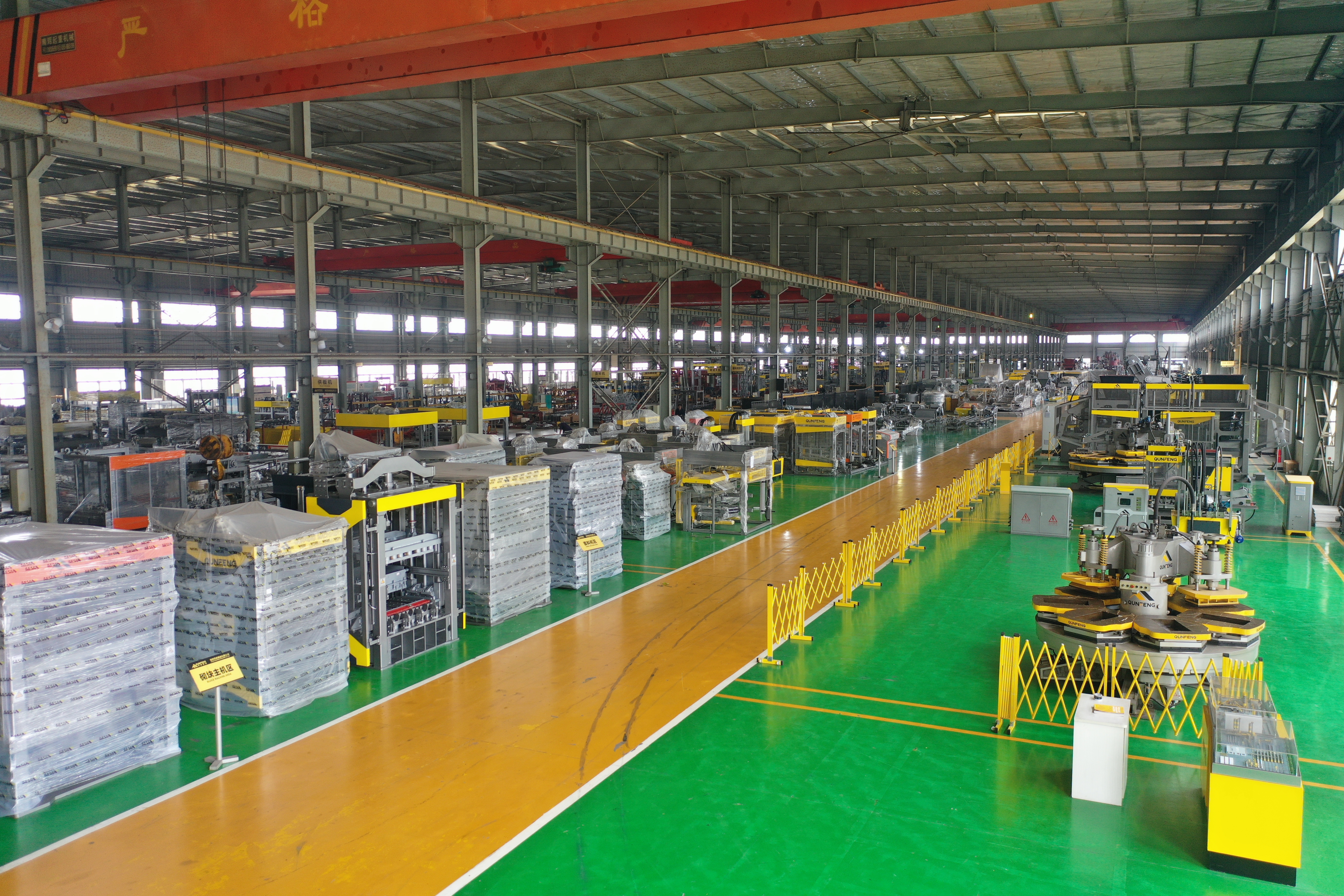 Qunfeng Machinery’s diversified building materials equipment product line, covering production lines for blocks, slope protection bricks and aerated concrete blocks. Qunfeng Machinery’s diversified building materials equipment product line, covering production lines for blocks, slope protection bricks and aerated concrete blocks.
