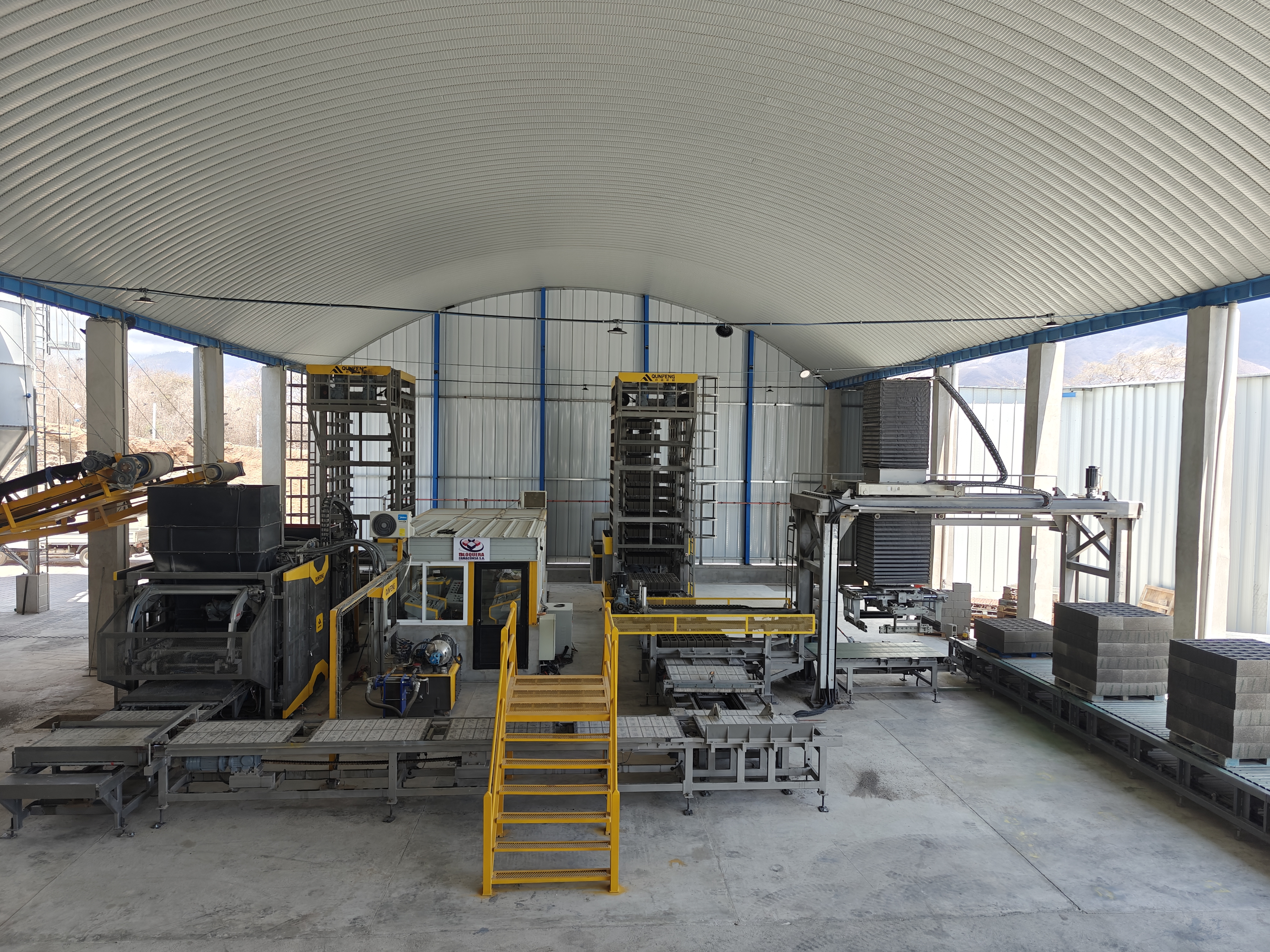 Qunfeng Machinery QS1500 Fully Automated Concrete Products Production Line Exported to Guatemala, South America Qunfeng Machinery QS1500 Fully Automated Concrete Products Production Line Exported to Guatemala, South America