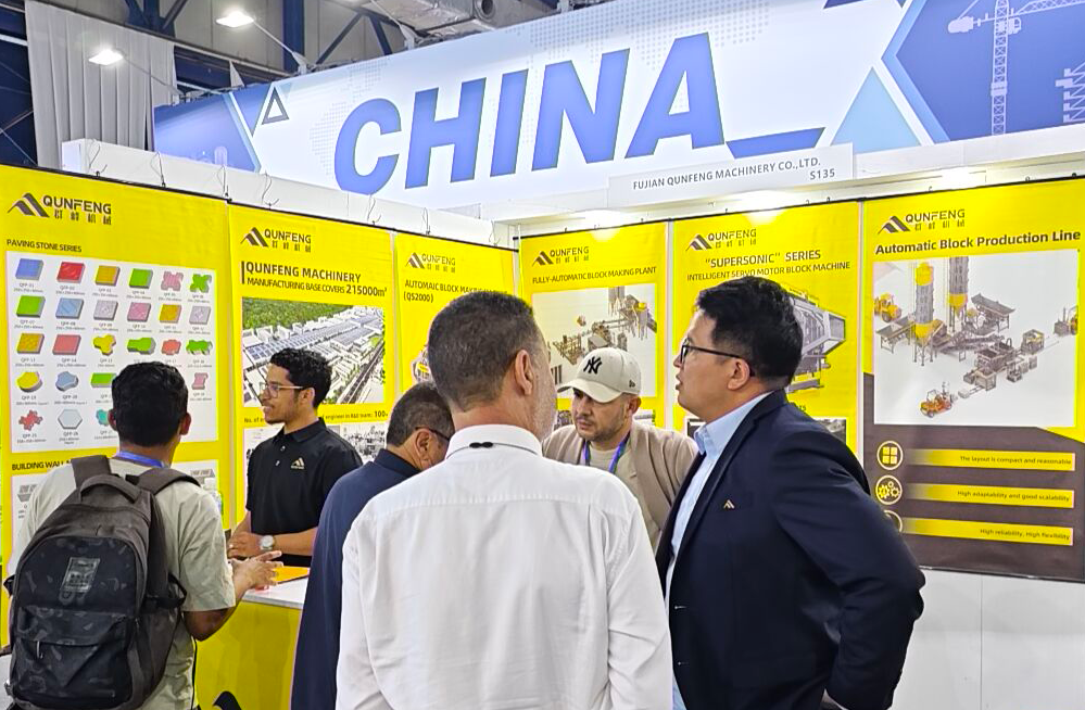 Qunfeng Serving the North African Market North African clients consulting about Qunfeng intelligent block making equipment