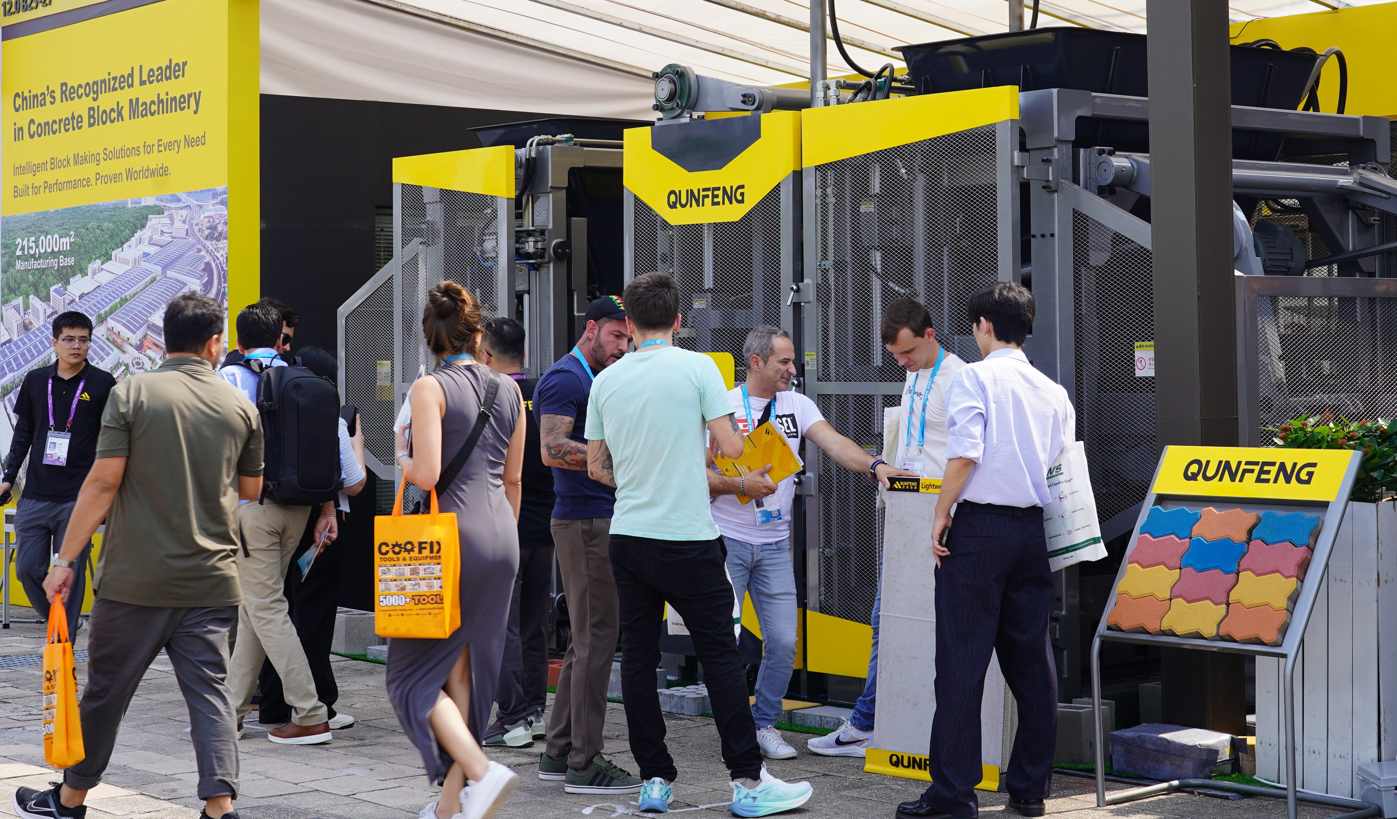 Global business clients show keen interest in Qunfeng Machinery’s equipment. Global business clients show keen interest in Qunfeng Machinery’s equipment.