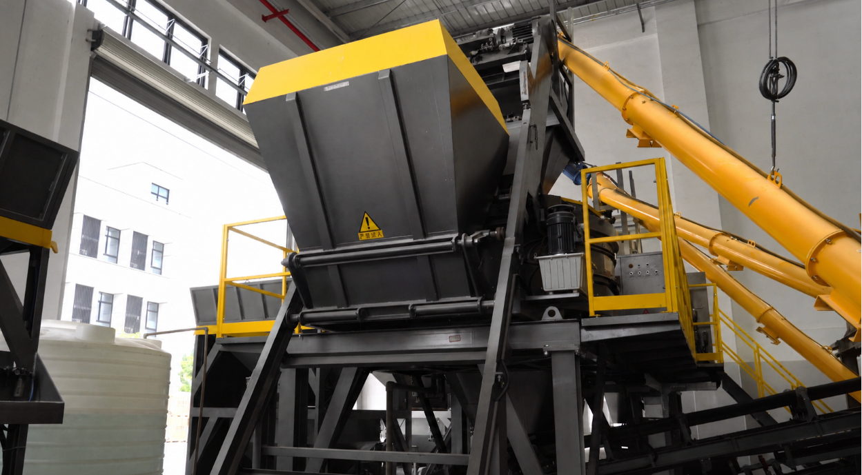 The Fujian QS-series fully automatic production line’s batching and mixing system maintains stable output even when handling specialized materials. The Fujian QS-series fully automatic production line’s batching and mixing system maintains stable output even when handling specialized materials.