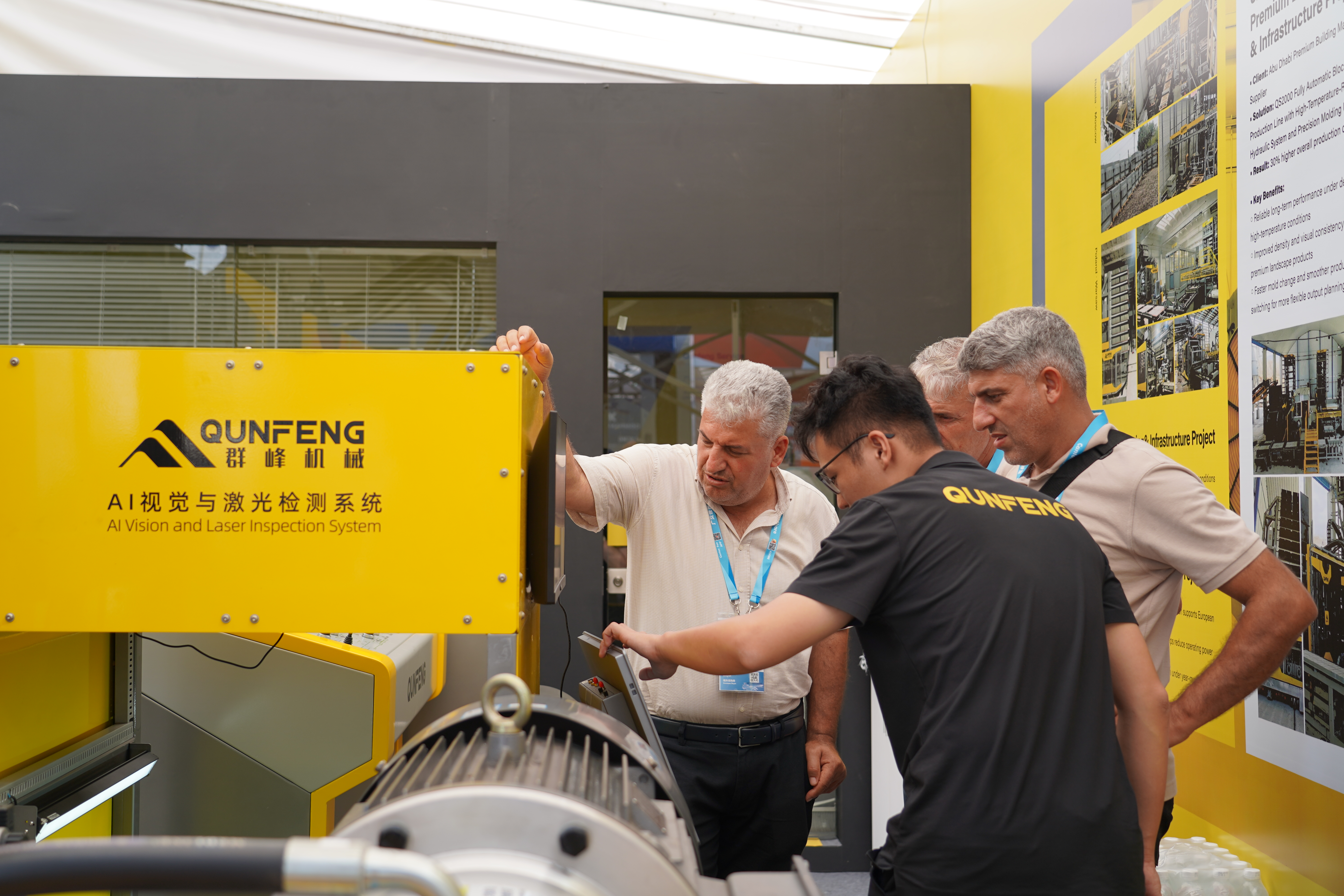 Qunfeng Machinery’s highly intelligent programs attract customer interest. Qunfeng Machinery’s highly intelligent programs attract customer interest.