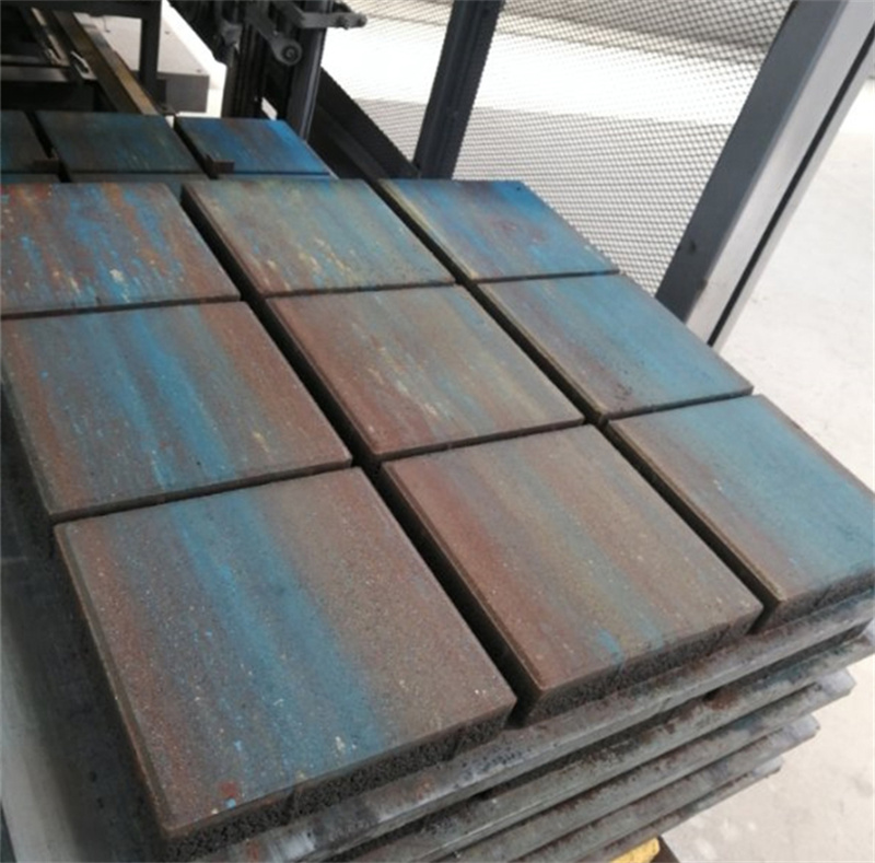 Mixed color brick produced by Supersonic 2.0 series QS1300 advanced servo block machine 1