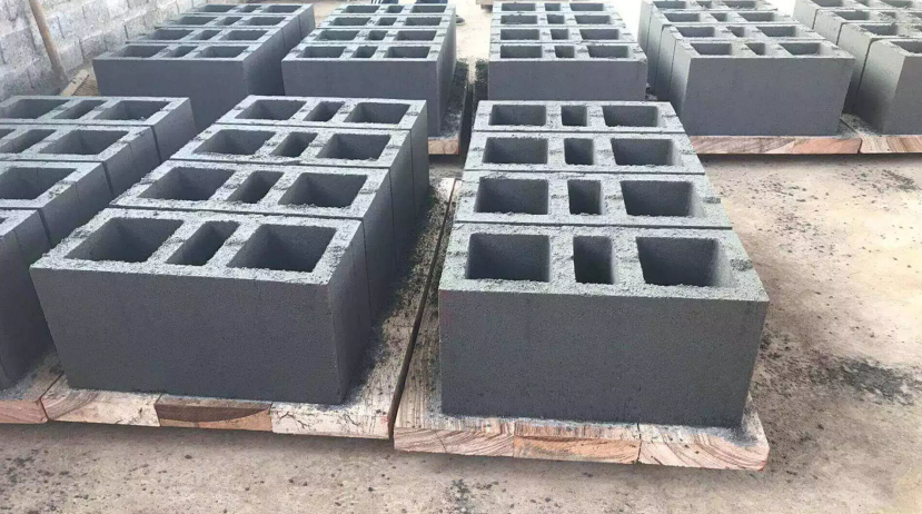 Hollow blocks machine 