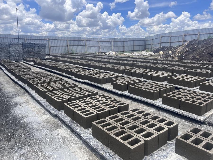 Hollow blocks machine