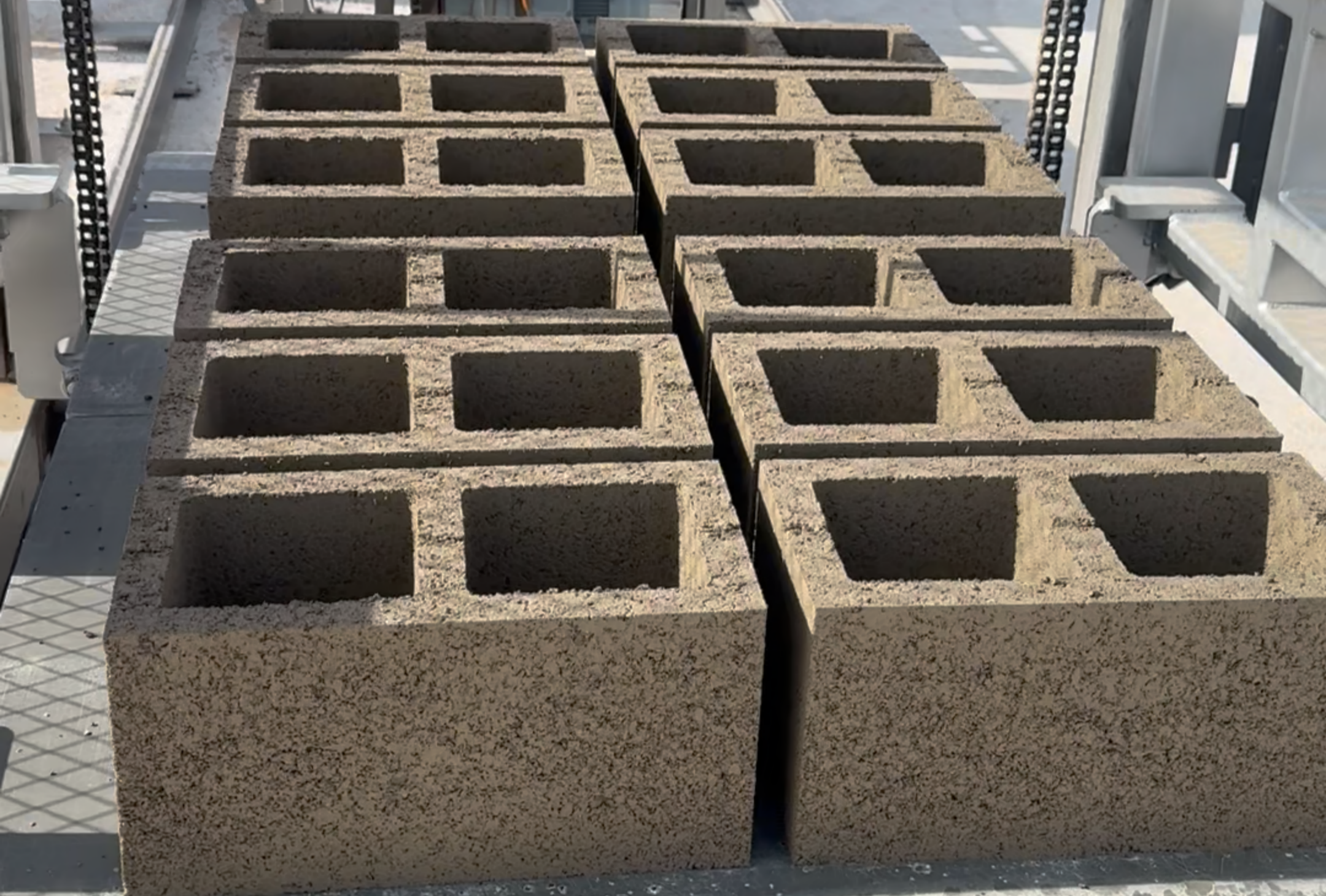 High-quality concrete building blocks produced by Qunfeng QS series machine for Pakistan infrastructure