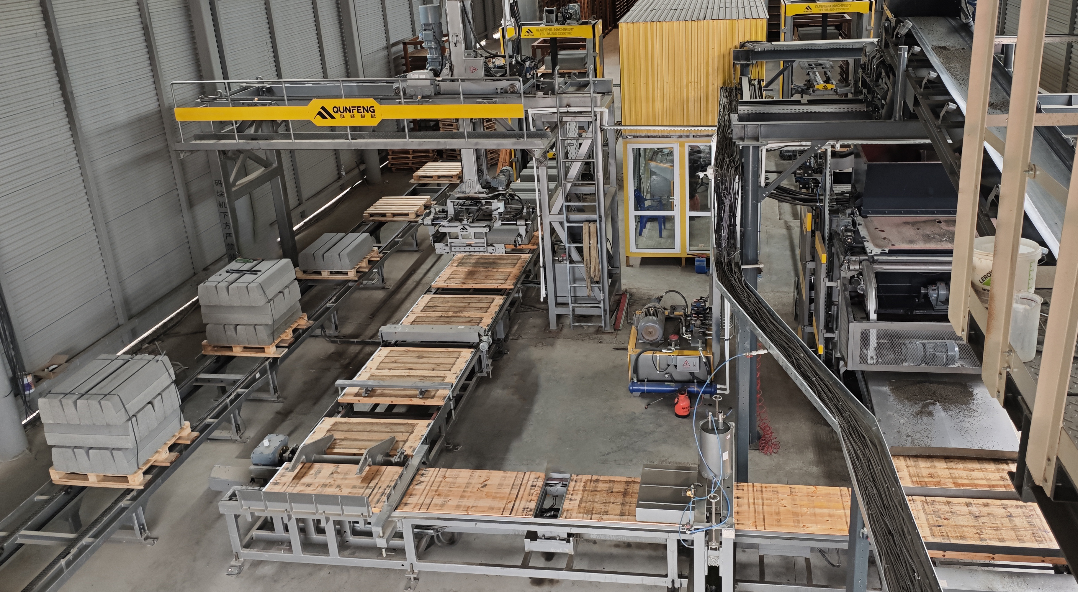 A Qunfeng Machinery non-fired block production line that has been operating in Thailand for many years.