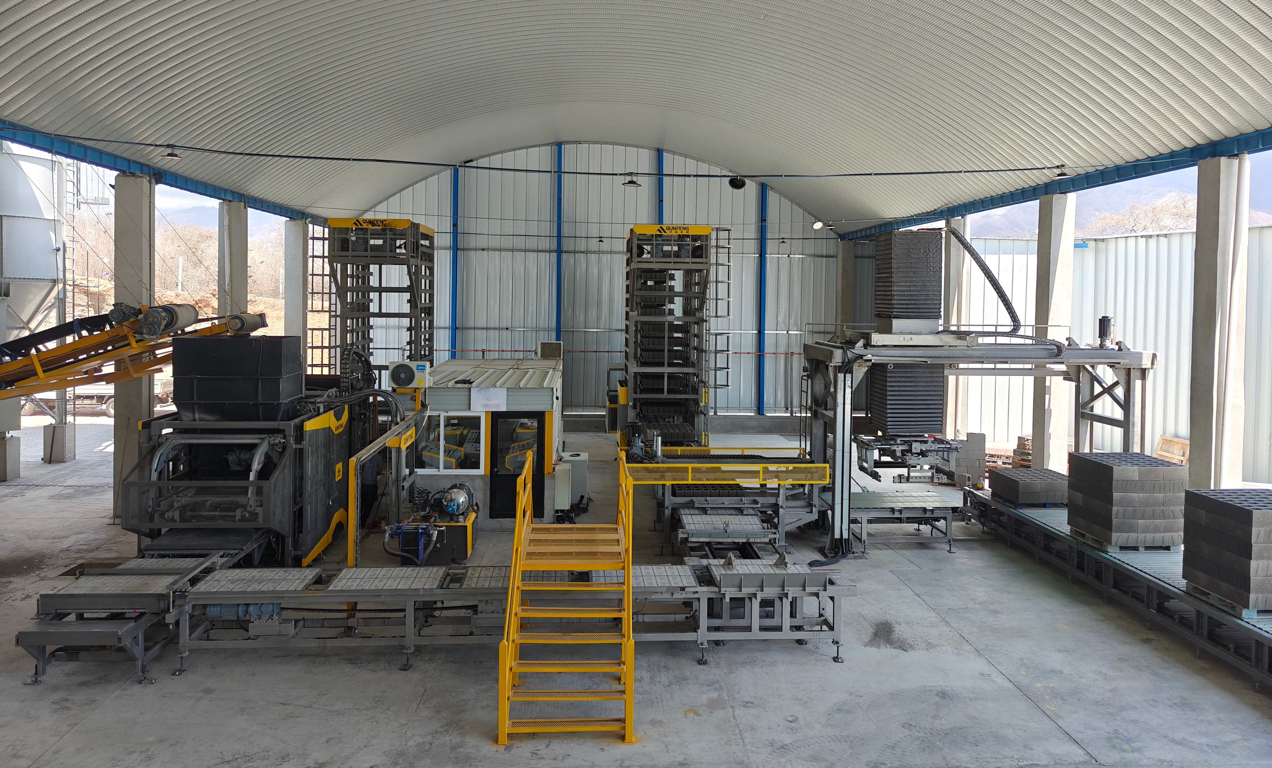 Qunfeng Machinery provides customized concrete block-making solutions for global customers. Qunfeng Machinery provides customized concrete block-making solutions for global customers.