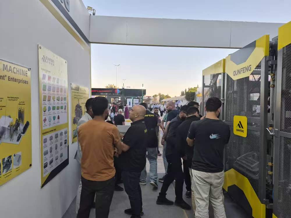 The Qunfeng team presents the production line proposal to a Syrian client with strong purchase intent.