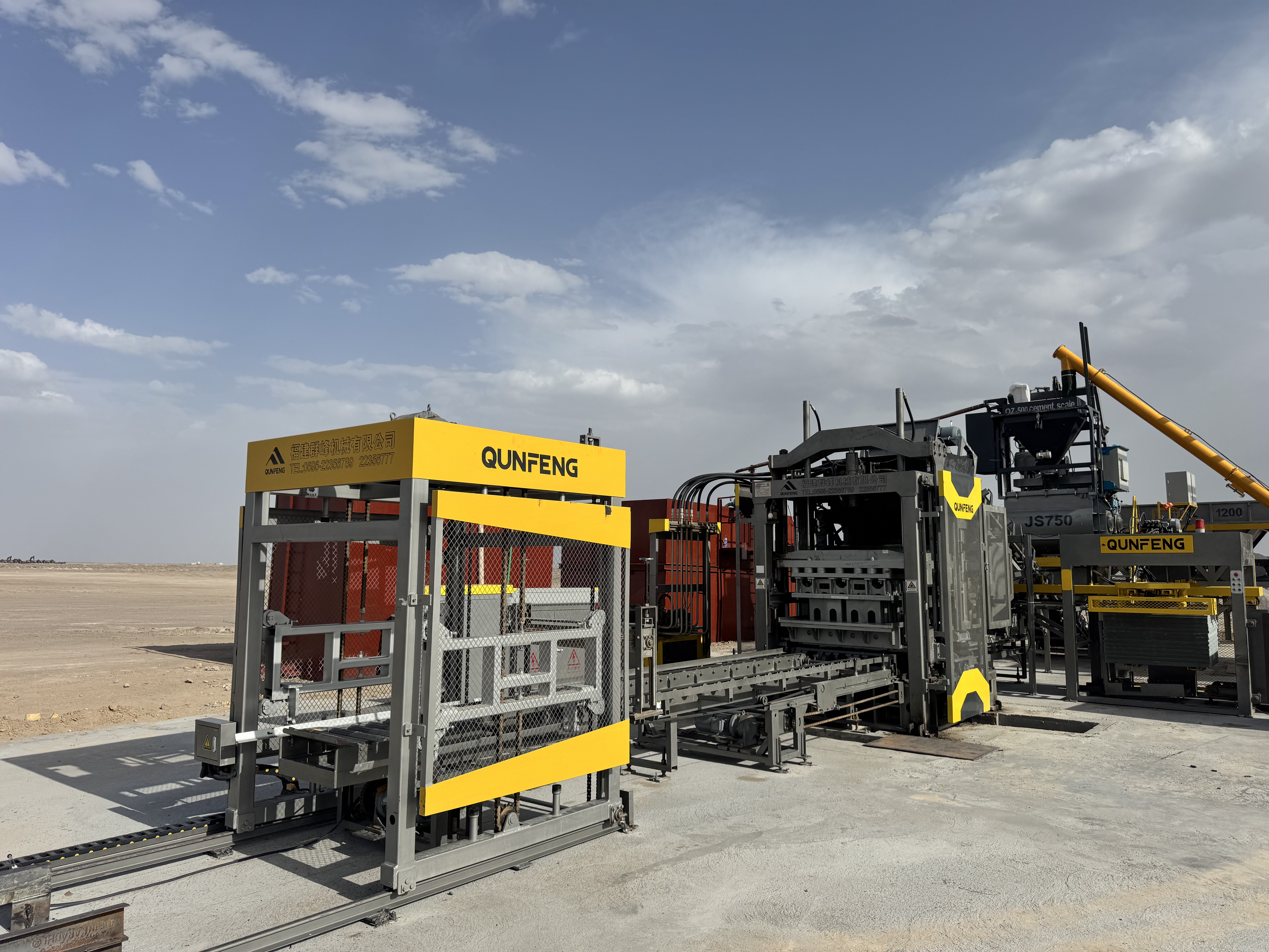 Qunfeng QS series intelligent block-making production line operating in Pakistan