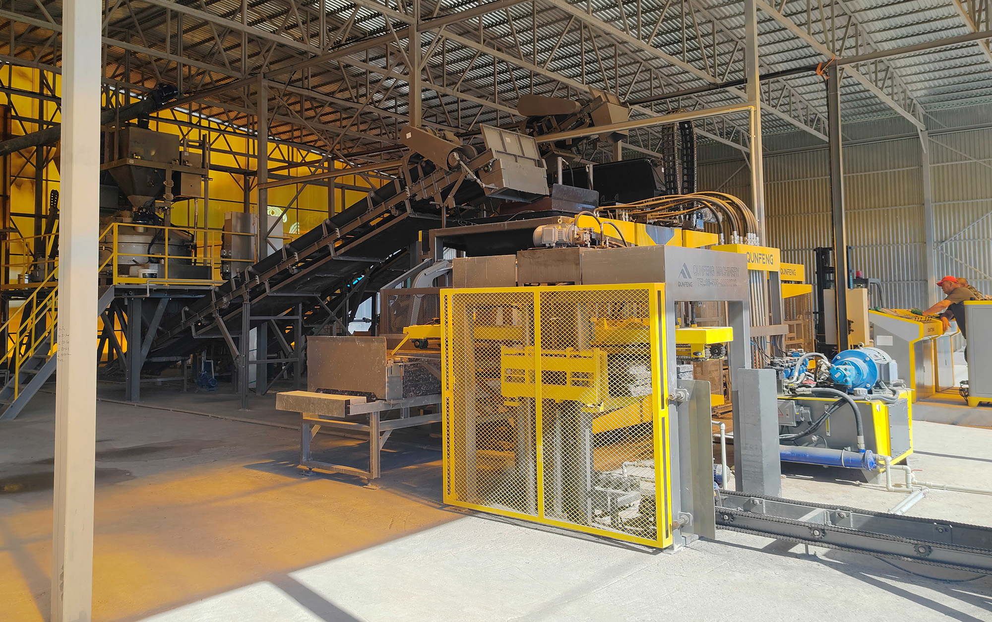 The QS1300 series concrete product production line supplied by Qunfeng Machinery to a client in Kazakhstan features high-end intelligent technology that reduces the need for manual operational steps
