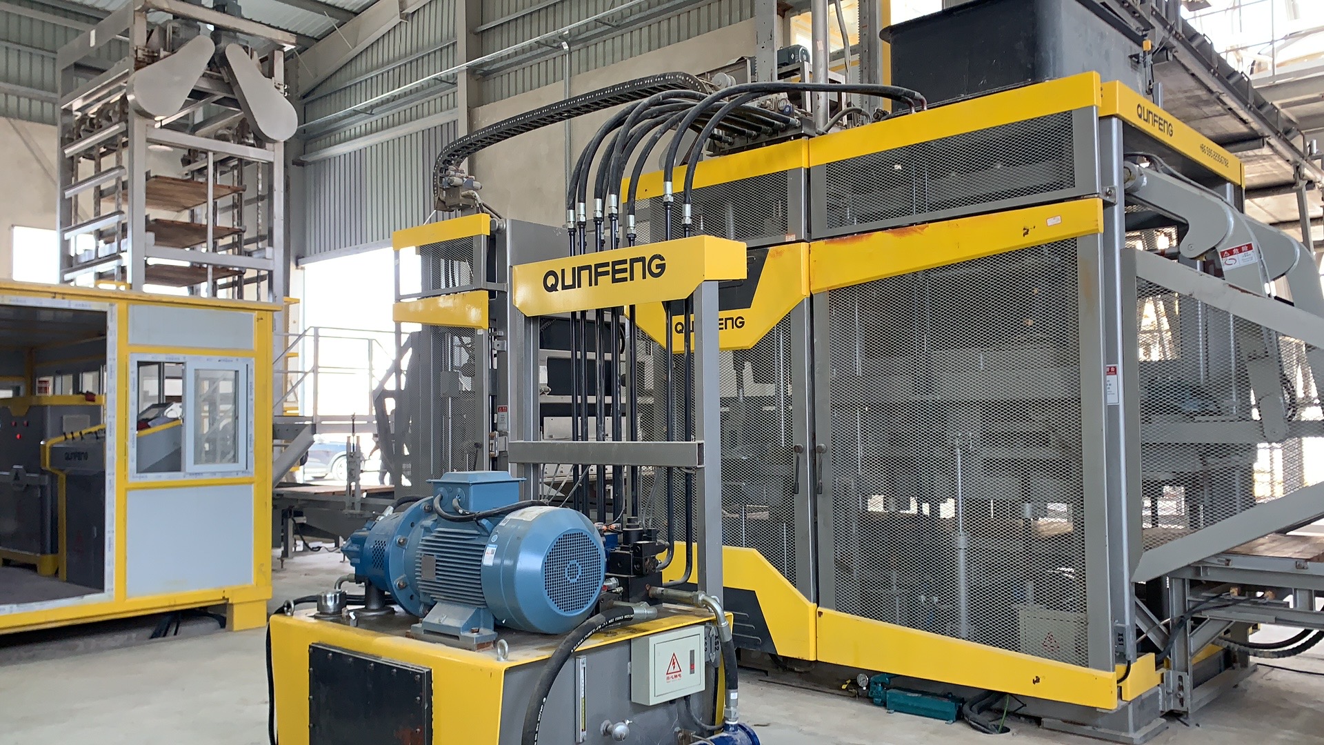The fully automated concrete product production line, which has been in operation in Syria for many years, continues to deliver stable output.