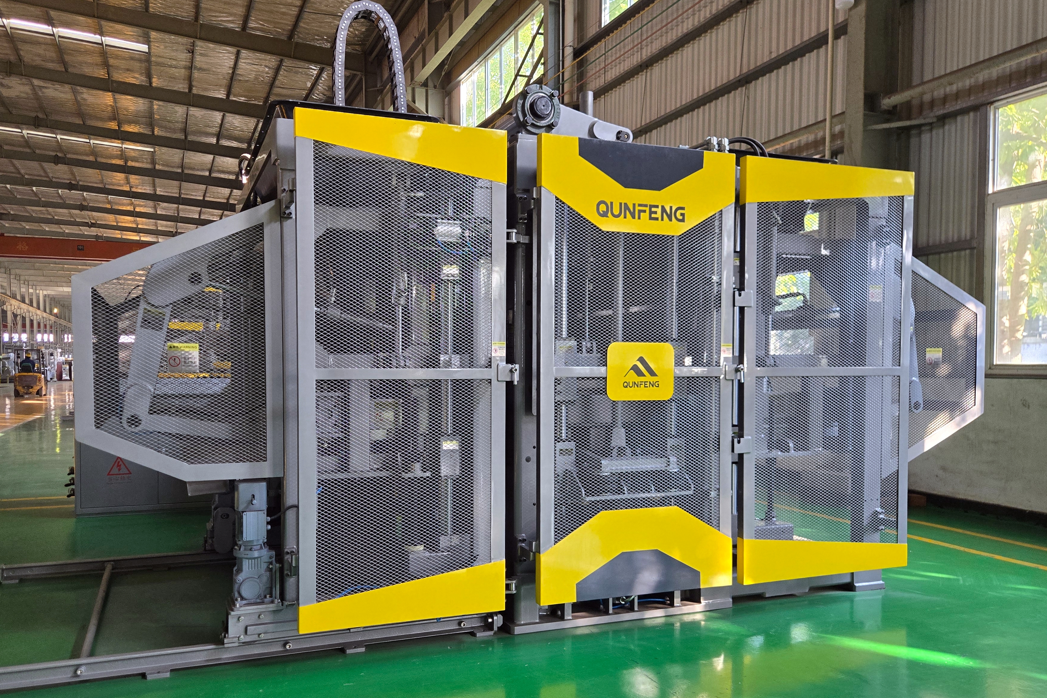 Qunfeng advanced concrete brick machine presented to international market