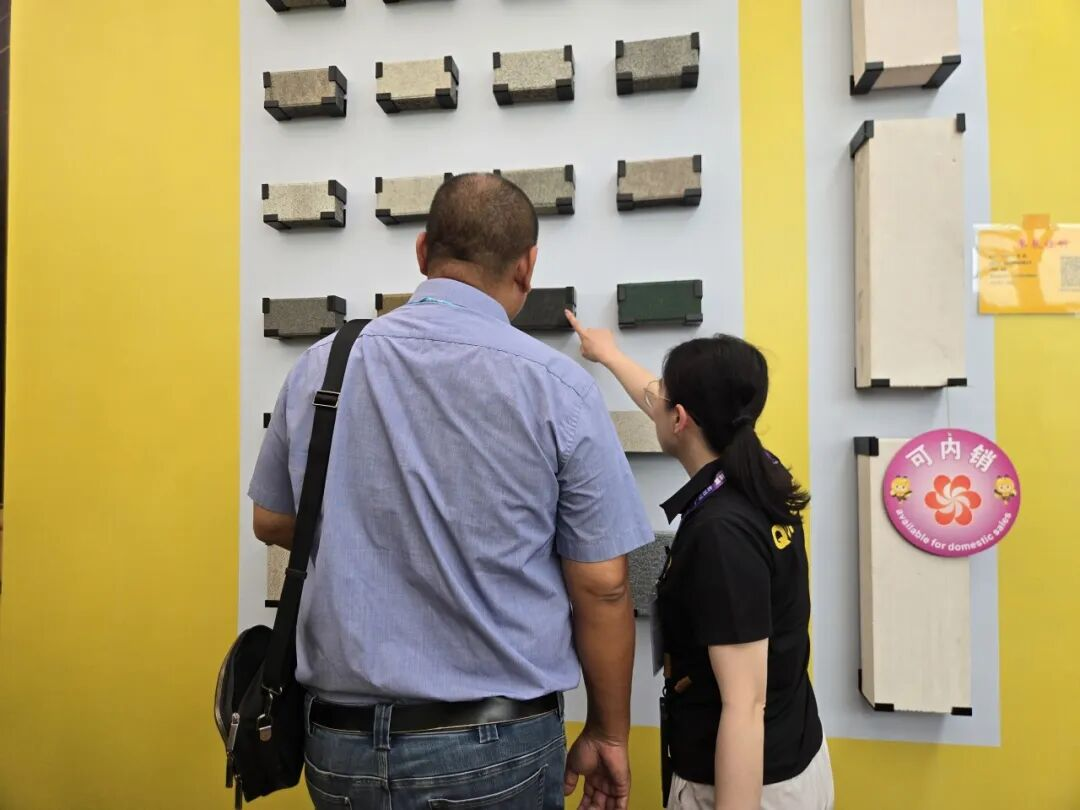 Qunfeng team explaining intelligent building materials machinery features to global buyers