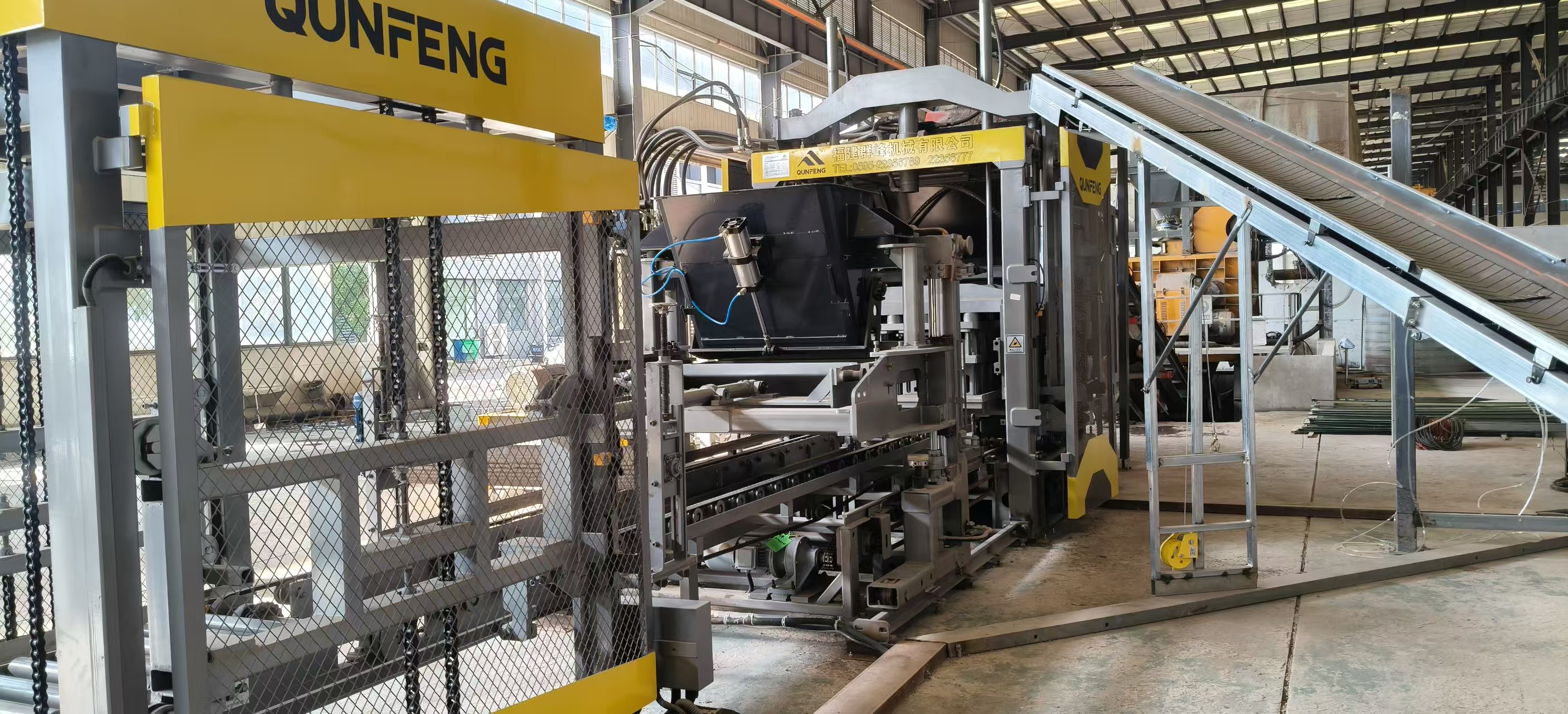 The Qunfeng Machinery QS1000 fully automatic concrete product forming system has garnered widespread acclaim from customers in Southwest China for its rapid production and high profitability.